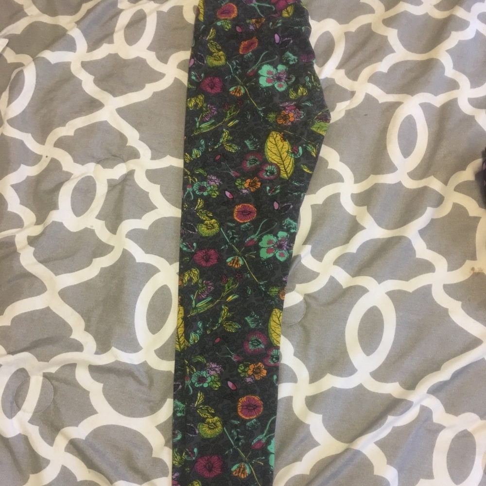LulaRoe leggings.
